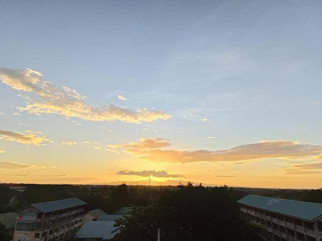 Happy Stays A - Sunset View At Smdc Hope Residences Trece Martires Ngoại thất bức ảnh
